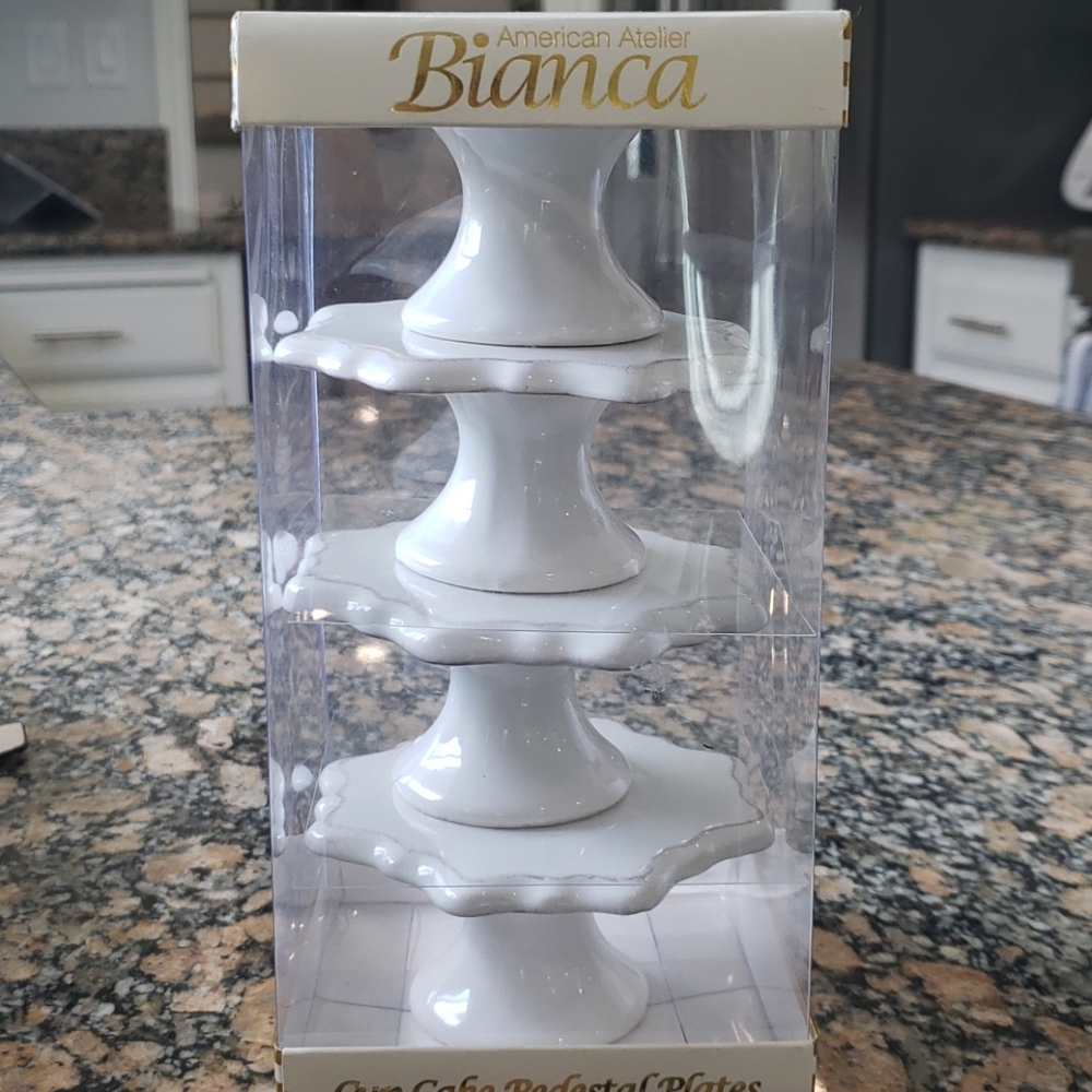 American Atelier Bianca Cup Cake Pedestal Plate